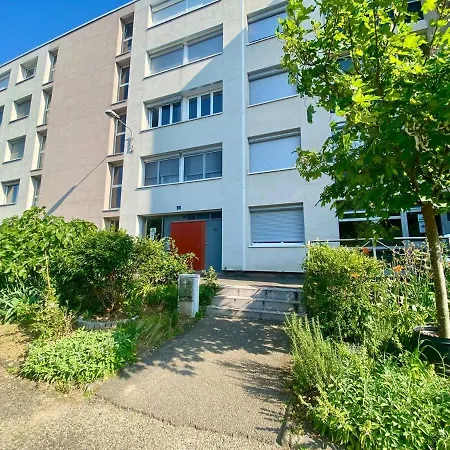 Homestay Lumineux Et Convivial A Partager Bron