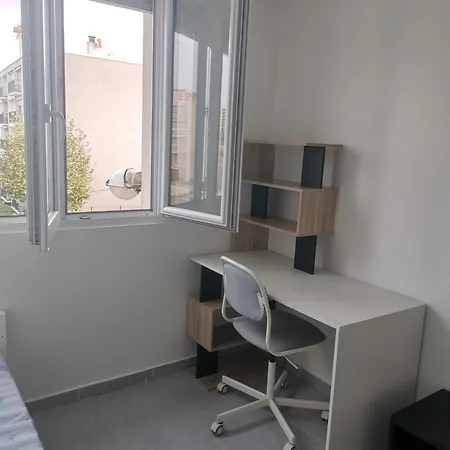 D'hotes Modernes A Bron